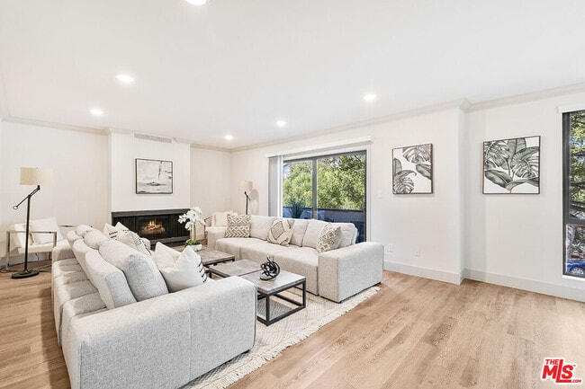 Building Photo - 821 3rd St