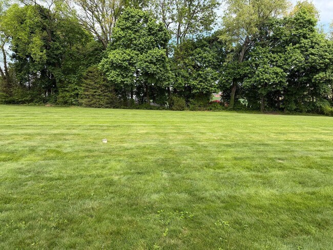 Building Photo - 3 Bedroom Rancher-Country Setting