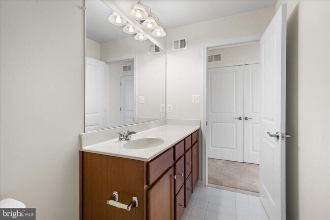 Building Photo - 9717 Tealbriar Dr