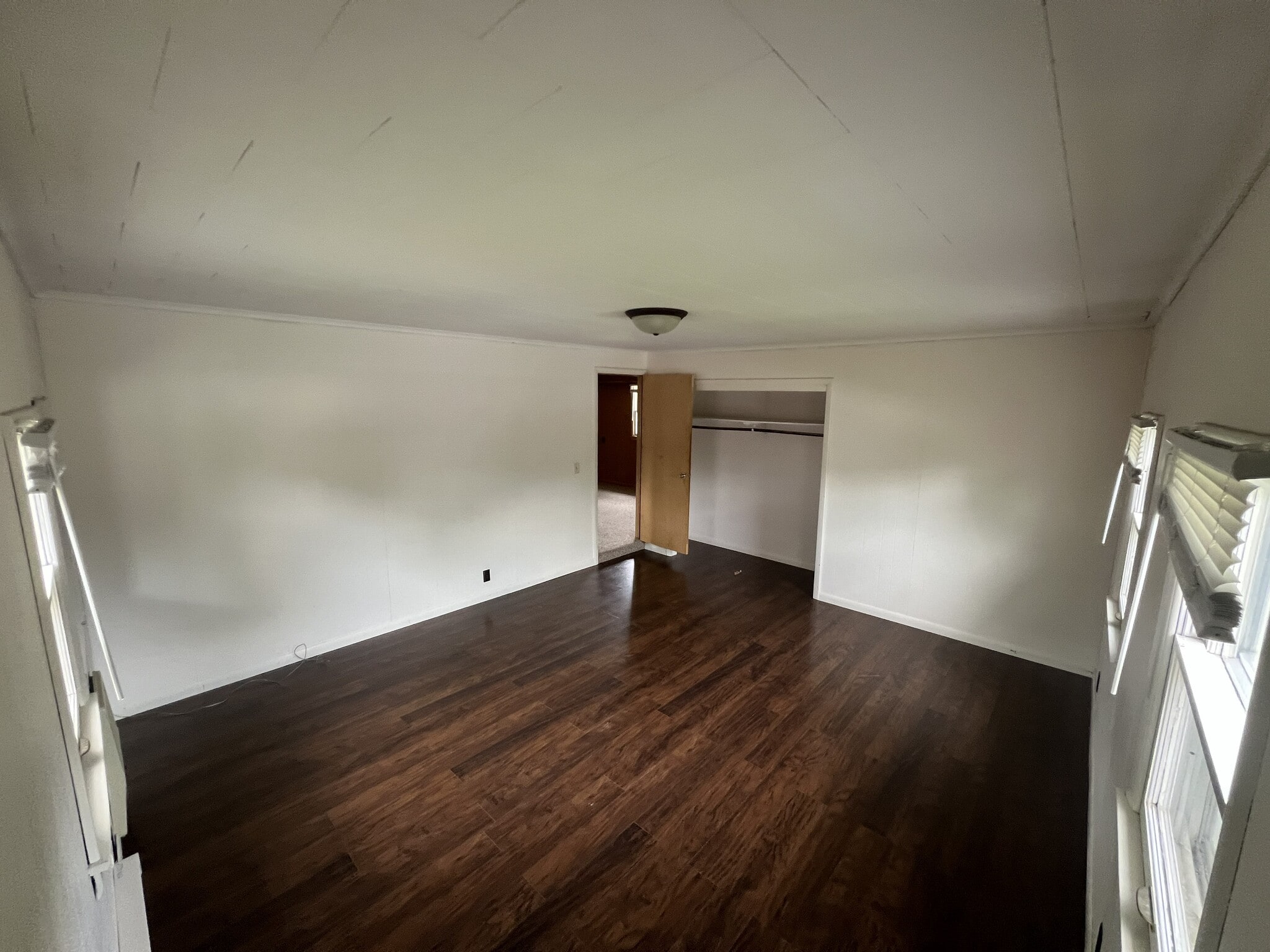 Building Photo - 107 10th St S