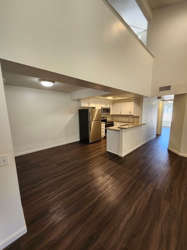 Building Photo - Beautiful 2-Bedroom Condo in Phillips Ranch