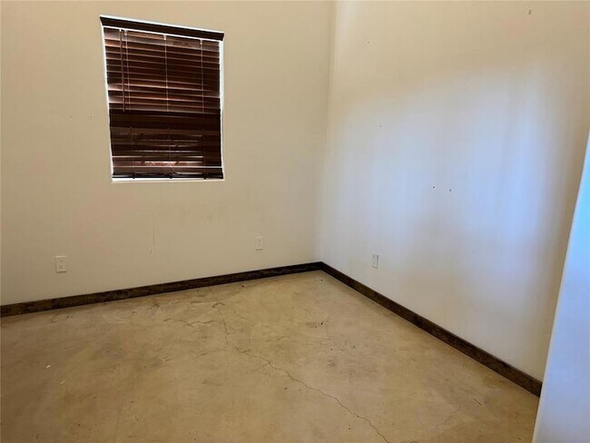 Building Photo - 353112 E 860 Rd