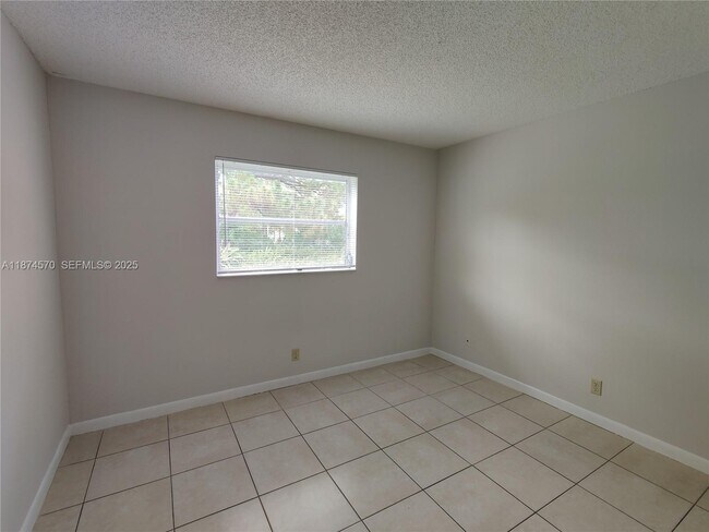 Building Photo - 5156 NE 6th Ave