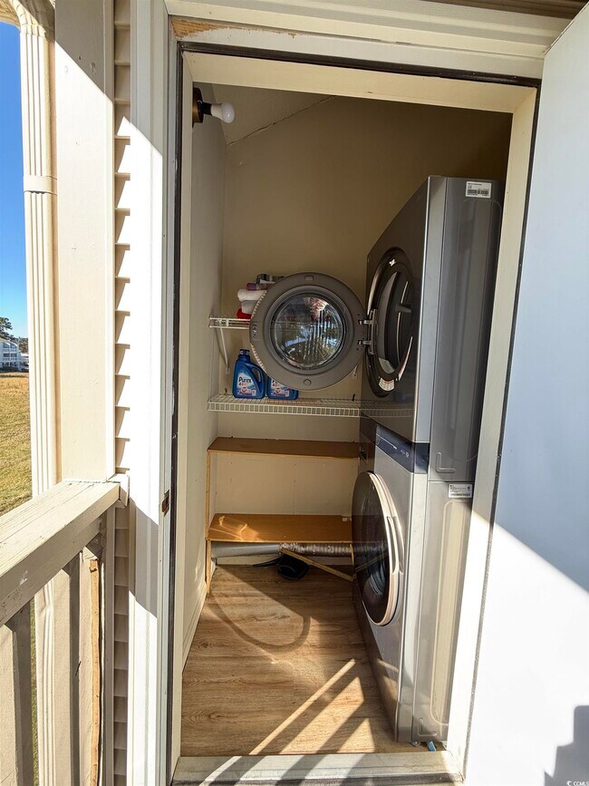 Building Photo - 1065 Plantation Dr W