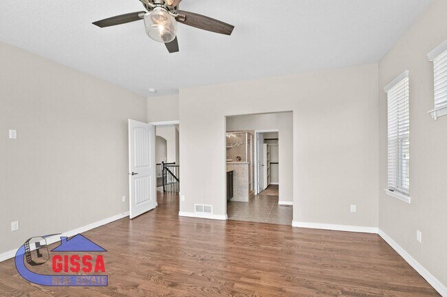 Building Photo - Beautiful home with 5 bedrooms, 4 bathroom...