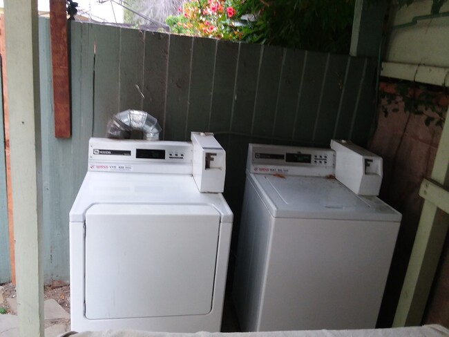 washer dryer on premises - 1514 Penmar Ave