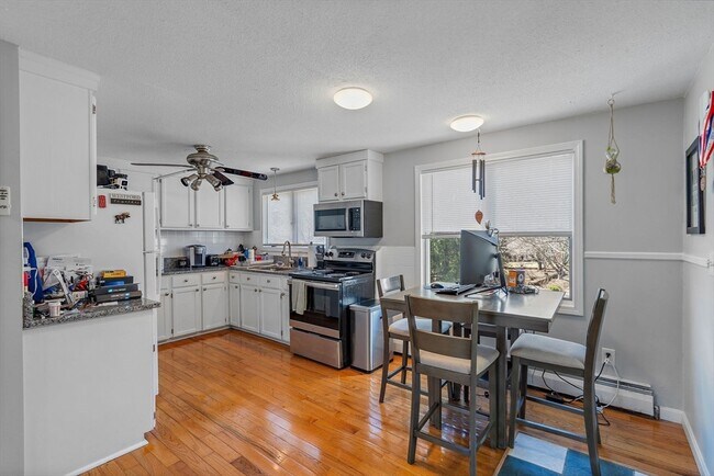 Building Photo - 4 Sterling Ln