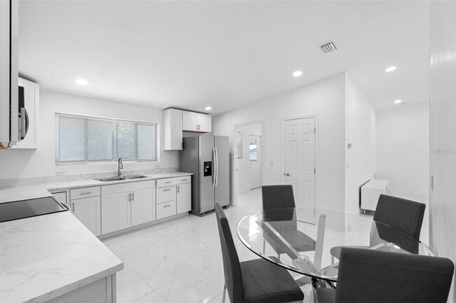 Building Photo - 6847 Woodsman Dr
