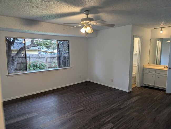 Building Photo - 907 S Riviera Cir