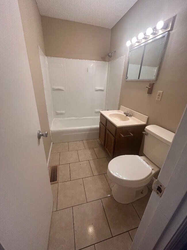 Building Photo - 3009 Fairview Dr