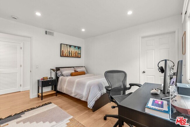 Building Photo - 29 Lighthouse St