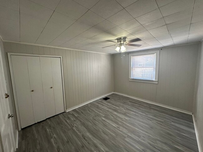 Building Photo - *** Shadyside * Large 4 Bedroom House For ...