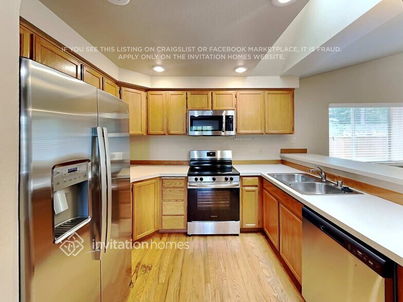 Building Photo - 6811 62nd Dr NE