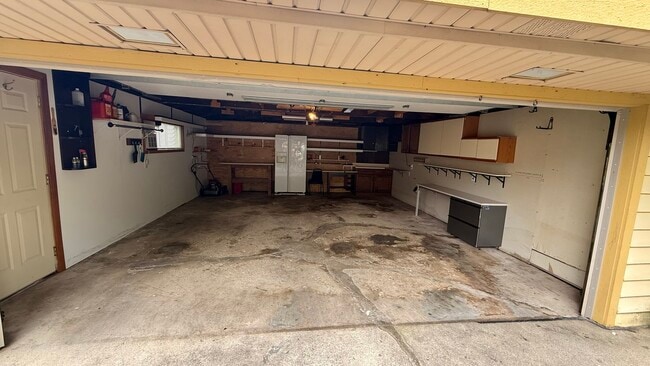Building Photo - 8937 Southfield Dr