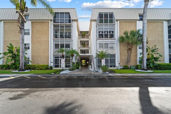 Building Photo - 3000 NE 16th Ave