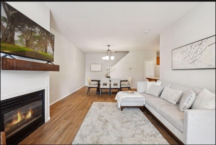 Building Photo - 1236 Crystal Pl E