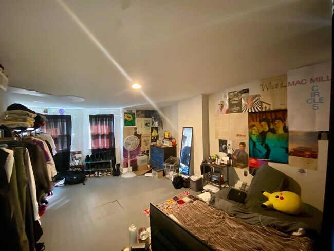 Building Photo - 2369 Victor St