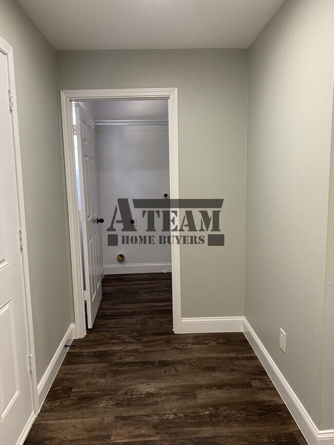 Building Photo - Remodeled 3 Bed 2 Bath Home!