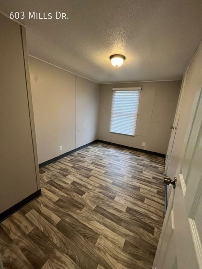 Building Photo - 603 N Mills Dr