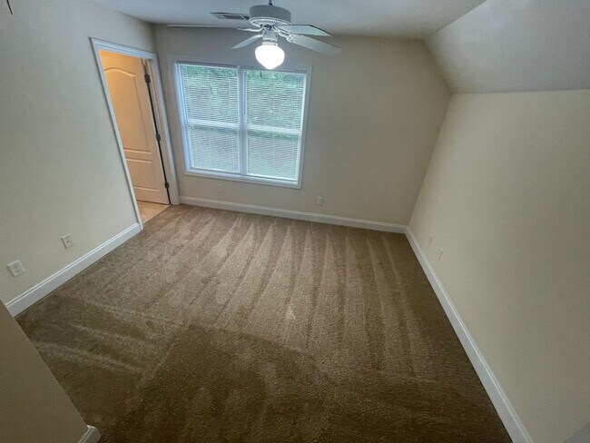 Building Photo - PRE-LEASING FOR AUGUST 2026!