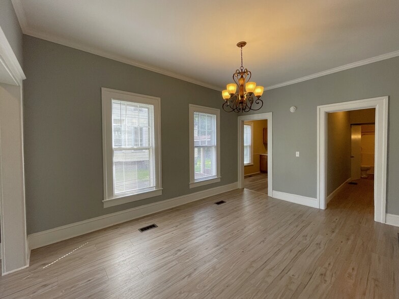 Dining Room - 419 W Gray St