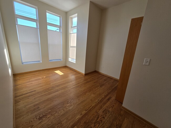 Building Photo - 1700 W Cermak Rd