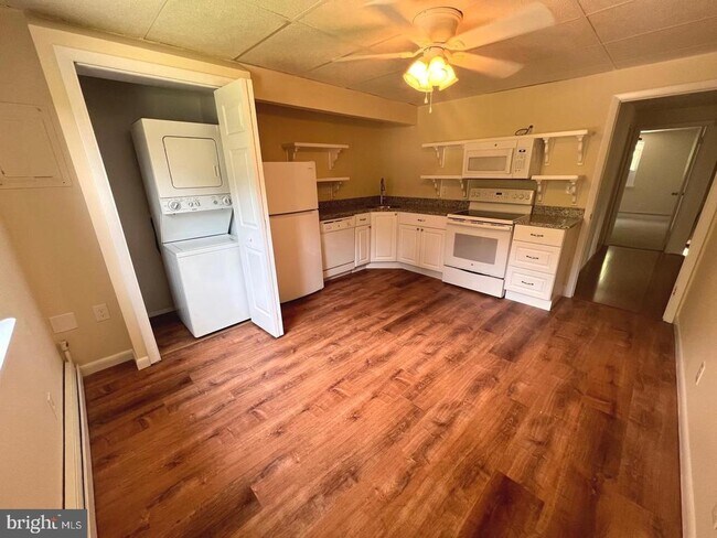 Building Photo - 1015 Francis Ave