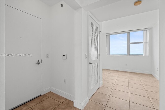 Building Photo - 2681 N Flamingo Rd