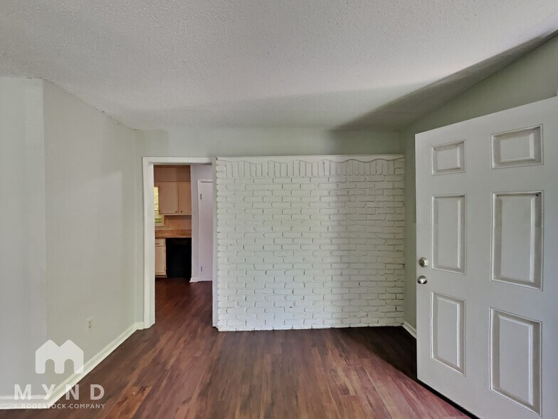 Building Photo - 2274 Ashland Dr