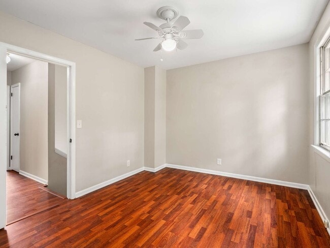 Building Photo - Awesome 2BE/1.5BA duplex in fantastic location in Nashville!