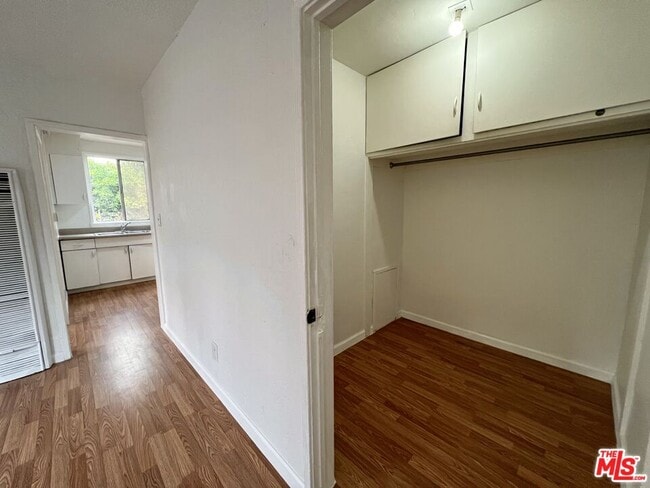 Building Photo - 2209 Ridgeley Dr