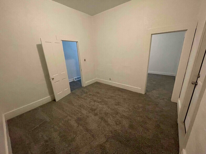 Building Photo - 307 S James St