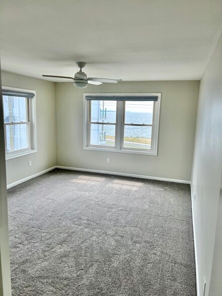 Primary bedroom - 215 Beach St