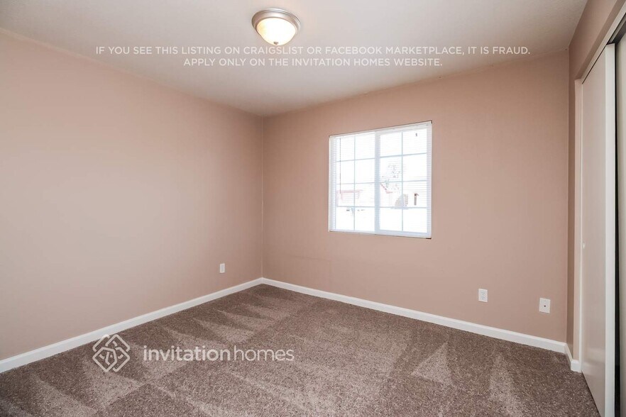 Building Photo - 8925 W Meadowbrook Ave