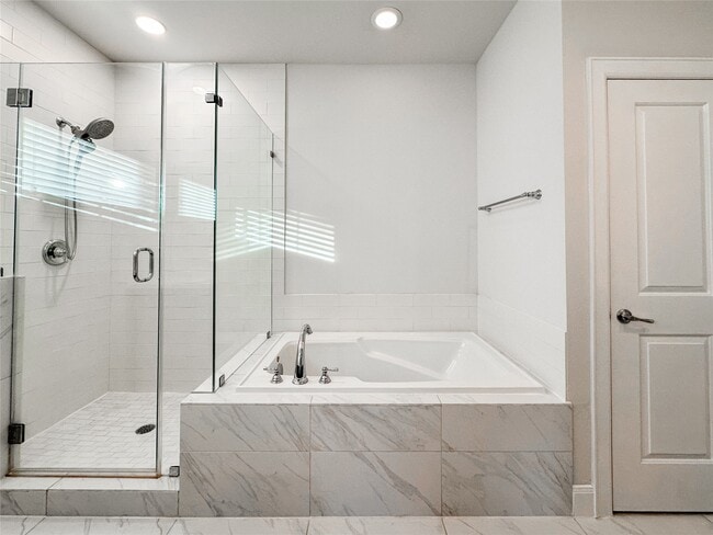 Building Photo - 10 Hermann Park Ct