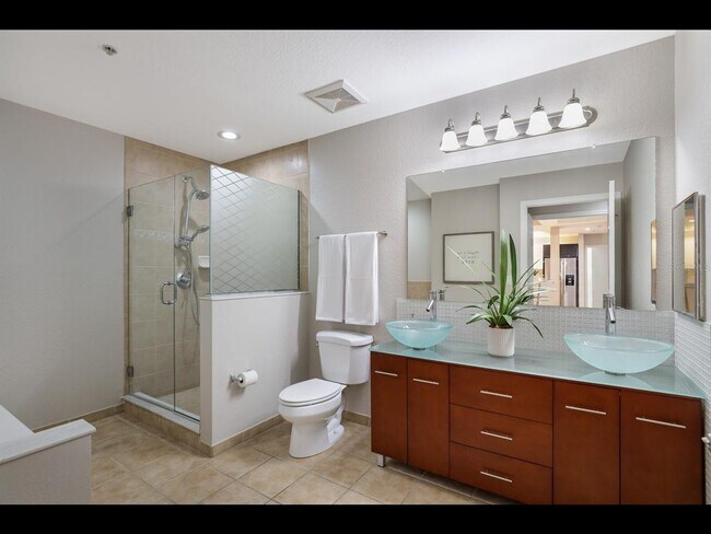 Building Photo - 1064 N Tamiami Trl