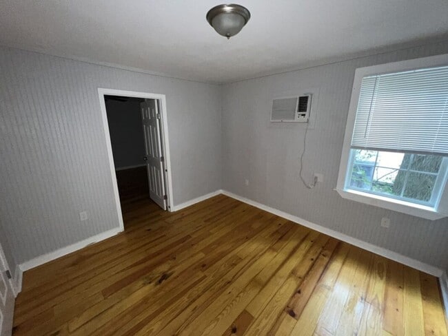 Building Photo - 3-Bedroom Home with Hardwood Floors & Open Living Space – Deposit Alternative Available!