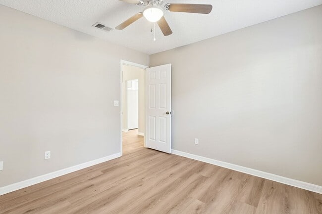 Building Photo - Central Island, 4 Bedroom + Office