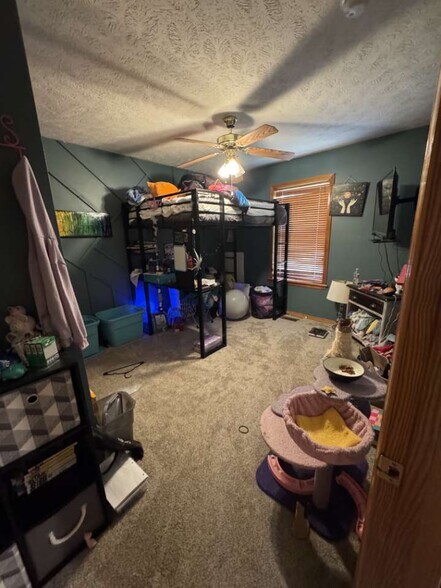 Building Photo - 2571 N West Ave