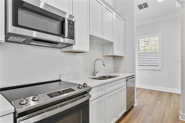 Building Photo - 1903 W Bristol Ave