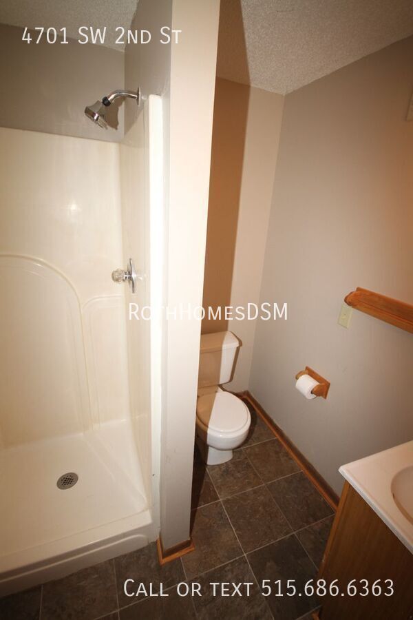 Building Photo - 4701 SW 2nd St