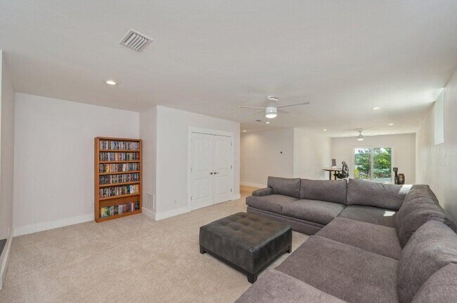 Building Photo - 508 Hideaway Ln