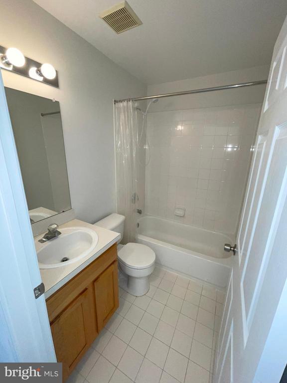 Building Photo - 102 Orchid Ln