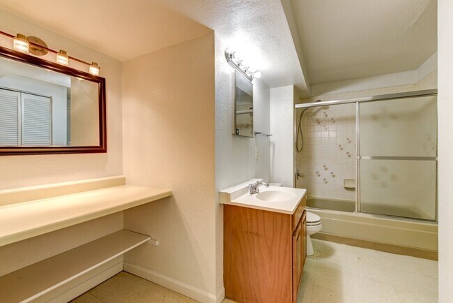 Building Photo - 3873-3883 West 89th Way