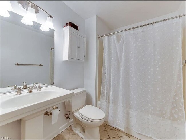 Building Photo - 3 bedroom /2 bathroom- Deer Park Grove