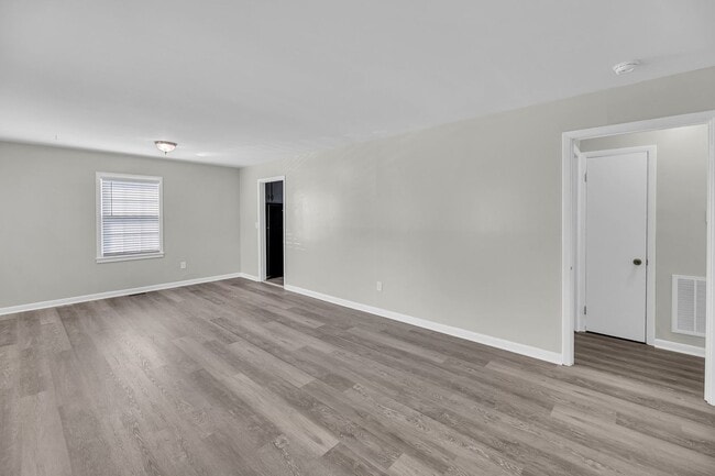 Building Photo - 2 Bed with Flex Space 1 Bath Home in Heart of West Ashley