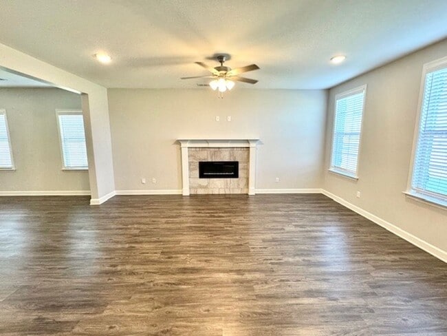 Building Photo - 405 Azalea Dr