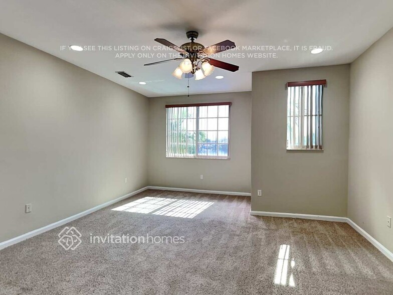 Building Photo - 2842 SW 81st Ave
