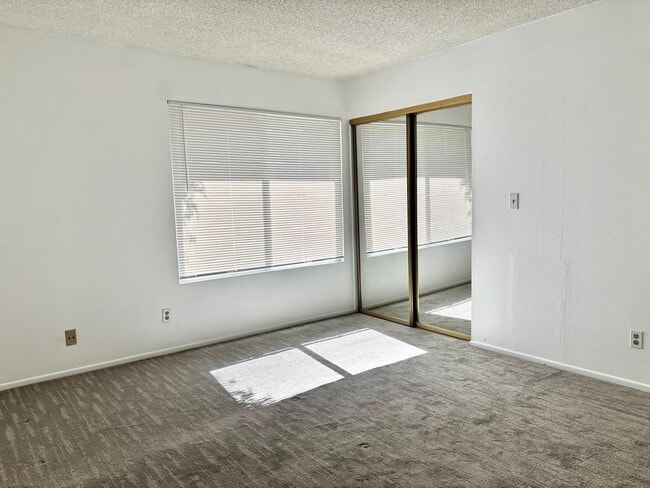 Building Photo - Available Now is a Condo style Townhouse i...