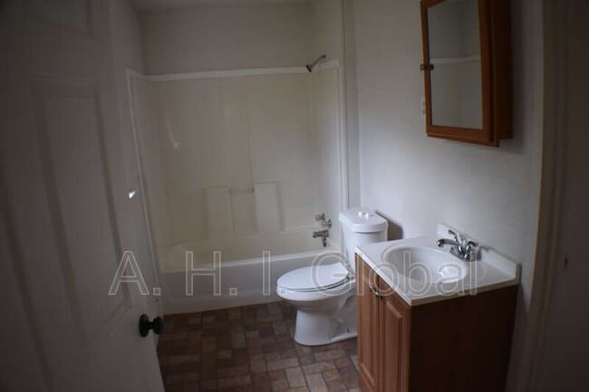Building Photo - 3904 S Tyler St